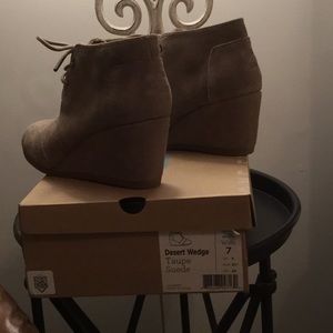 Toms Desert Taupe suede Wedge